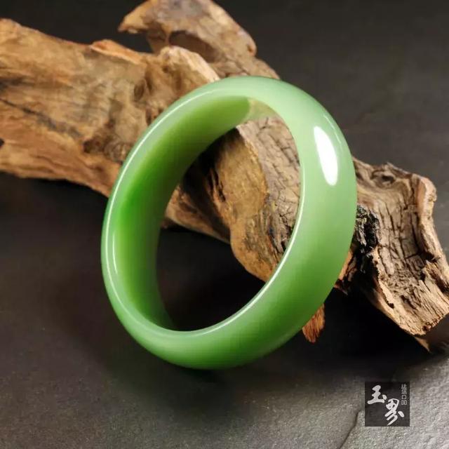 東方女性的“玉鐲情緣”