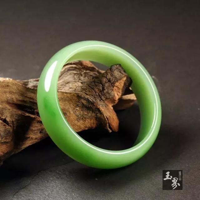 東方女性的“玉鐲情緣”