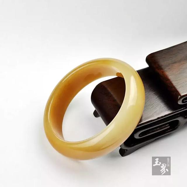 東方女性的“玉鐲情緣”