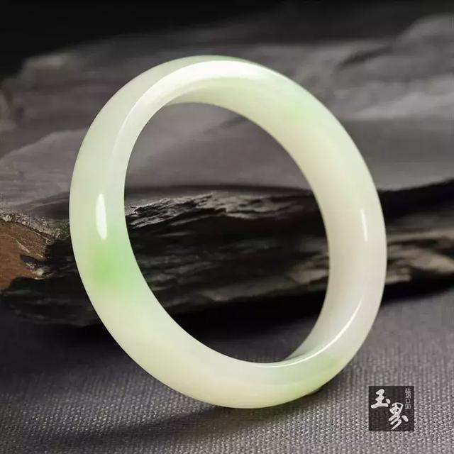 東方女性的“玉鐲情緣”