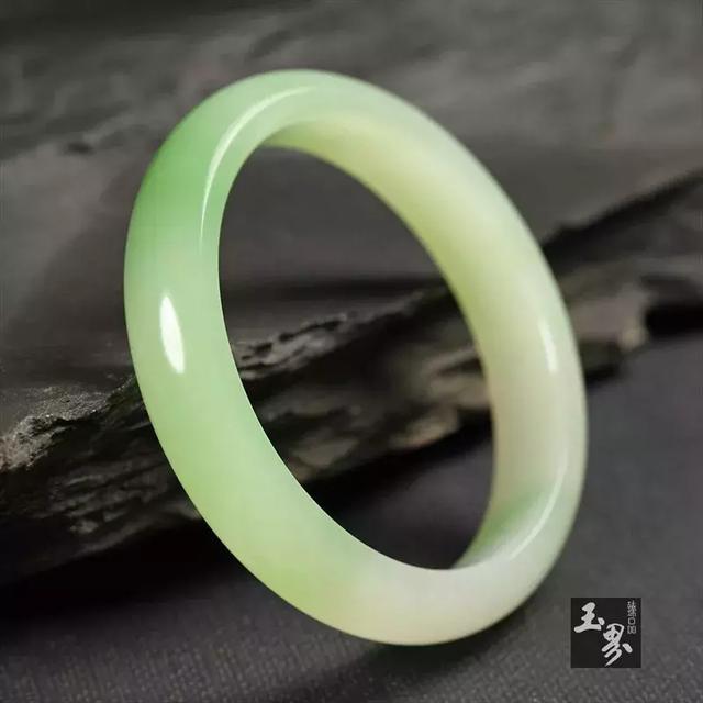 東方女性的“玉鐲情緣”