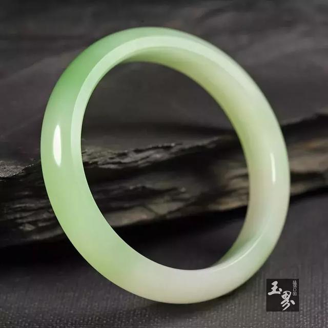 東方女性的“玉鐲情緣”