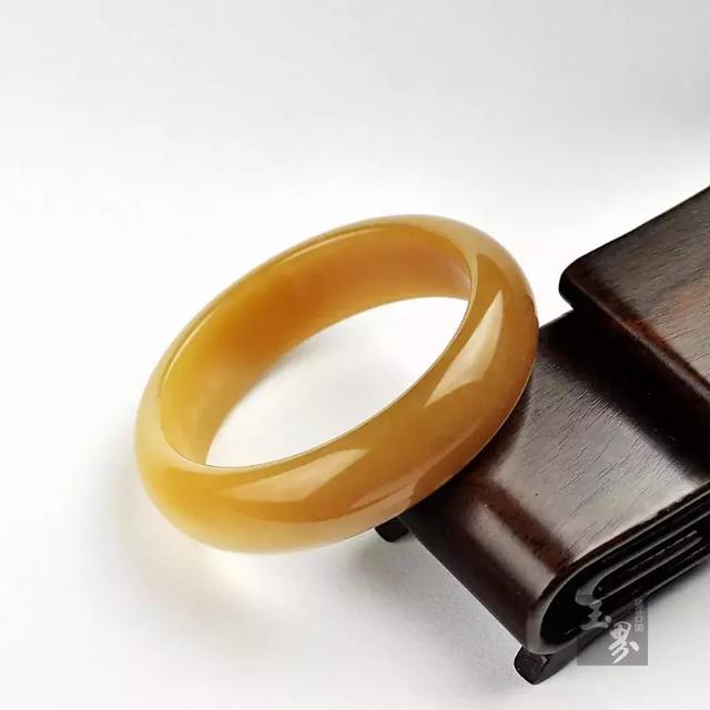 東方女性的“玉鐲情緣”