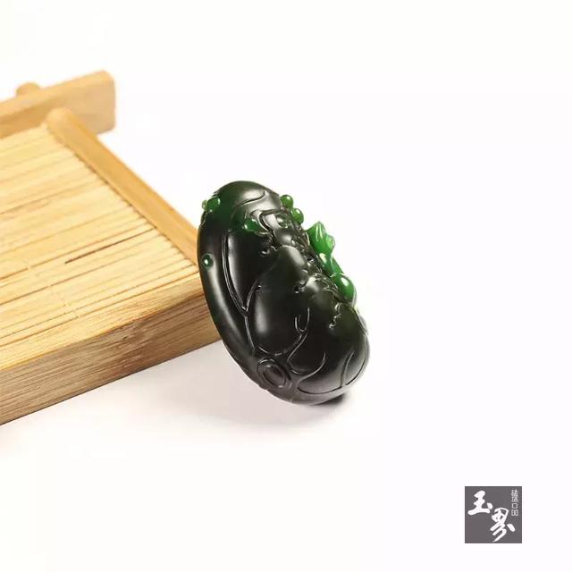 俏色巧雕，說不盡的詩情畫意