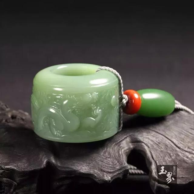 行于云端，欲觀龍起