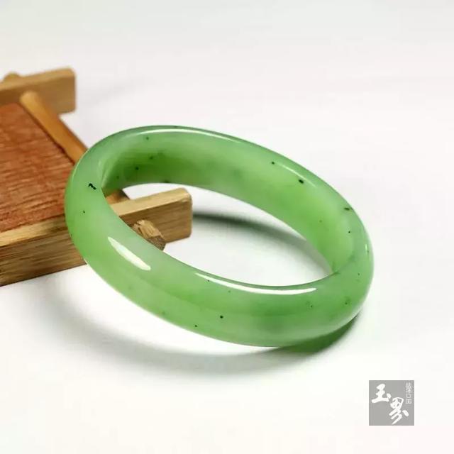 蘋果綠，一種經常被混淆的鴨蛋青