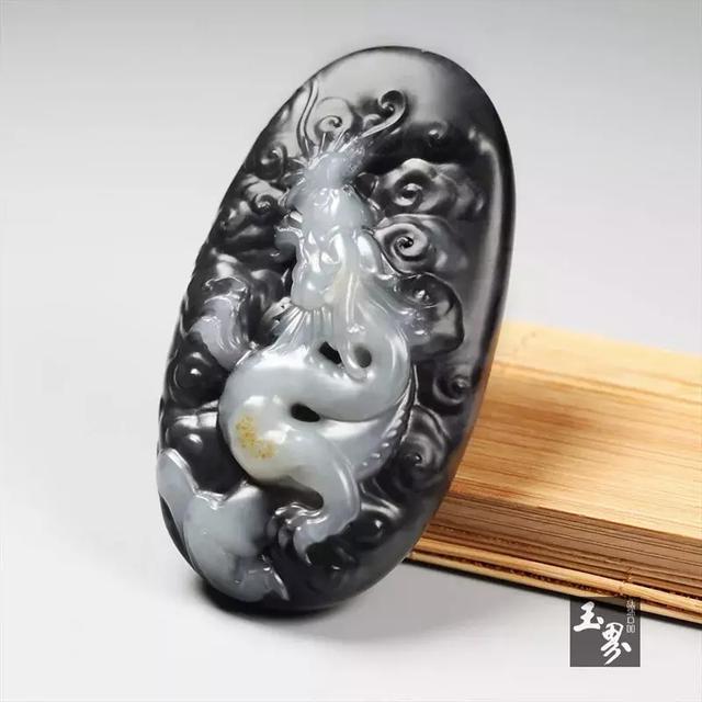 行于云端，欲觀龍起