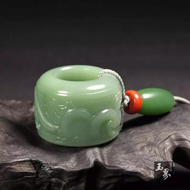 行于云端，欲觀龍起