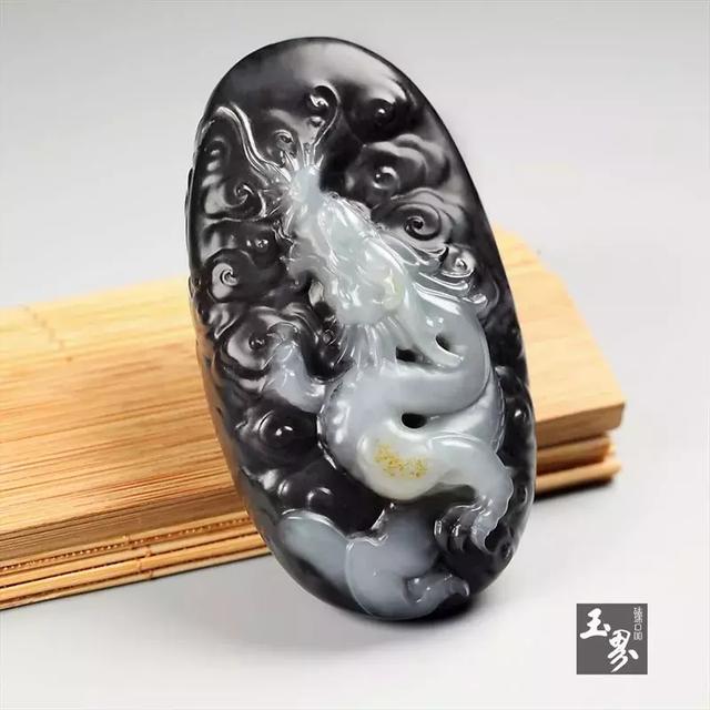 行于云端，欲觀龍起