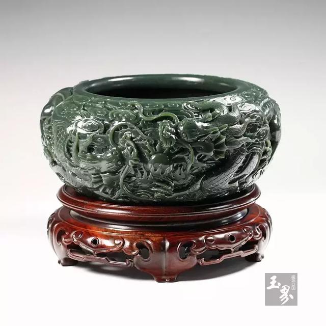 行于云端，欲觀龍起