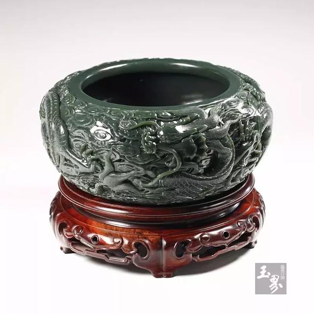 行于云端，欲觀龍起