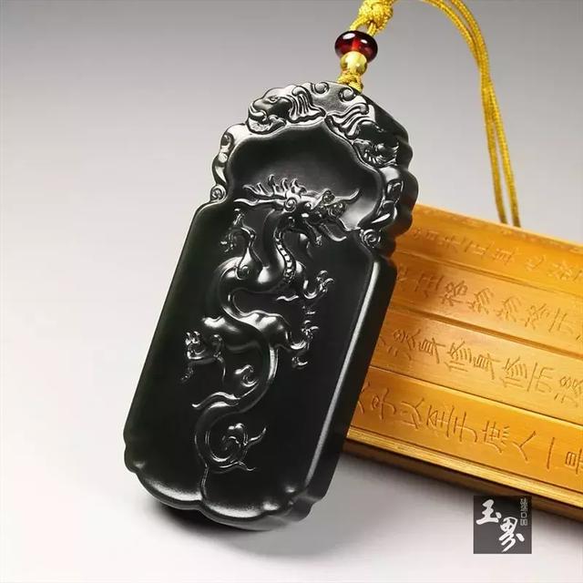 行于云端，欲觀龍起