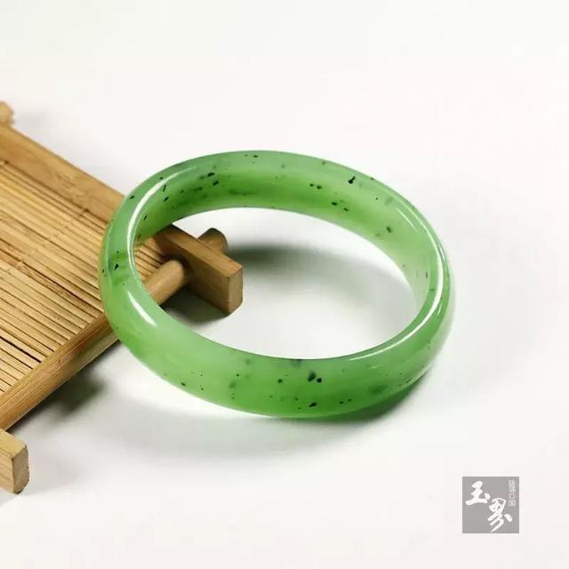 蘋果綠，一種經常被混淆的鴨蛋青