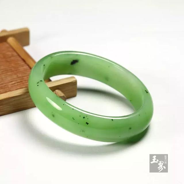 蘋果綠，一種經常被混淆的鴨蛋青