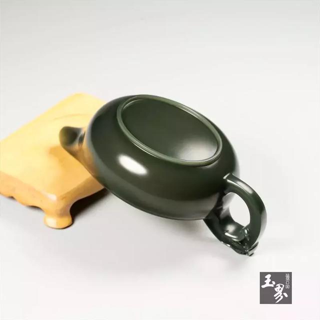 青玉器皿，一種深邃的低調