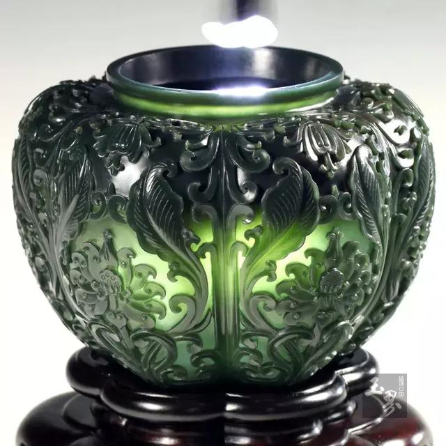 青玉器皿，一種深邃的低調